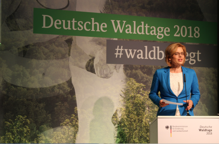 Bundeslandwirtschaftsministerin Julia Klöckner bei den 2. Deutschen Waldtagen in Berlin, Quelle: FNR