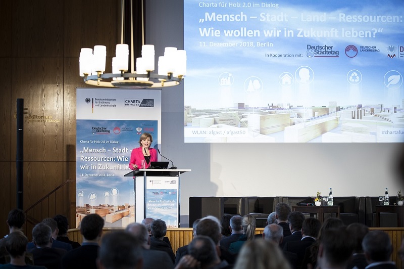Eröffnung "Charta für Holz 2.0 im Dialog" mit Bundeslandwirtschaftsministerin Julia Klöckner, Quelle: FNR/BMEL/photothek