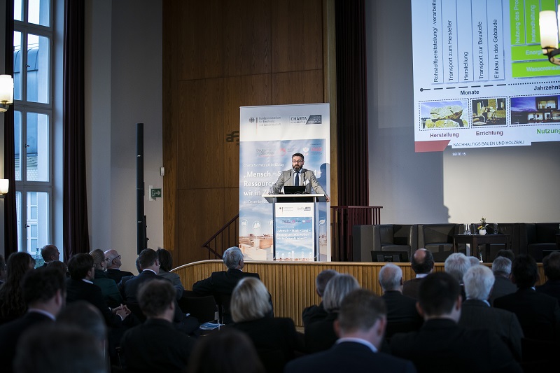 Dr. Björn Dietrich, Behörde für Umwelt und Energie Hamburg, Impuls "Nachhaltig bauen - Herausforderungen und Chancen aus Sicht von Kommunen, Industrie und Gewerbe", Quelle: FNR/BMEL/photothek