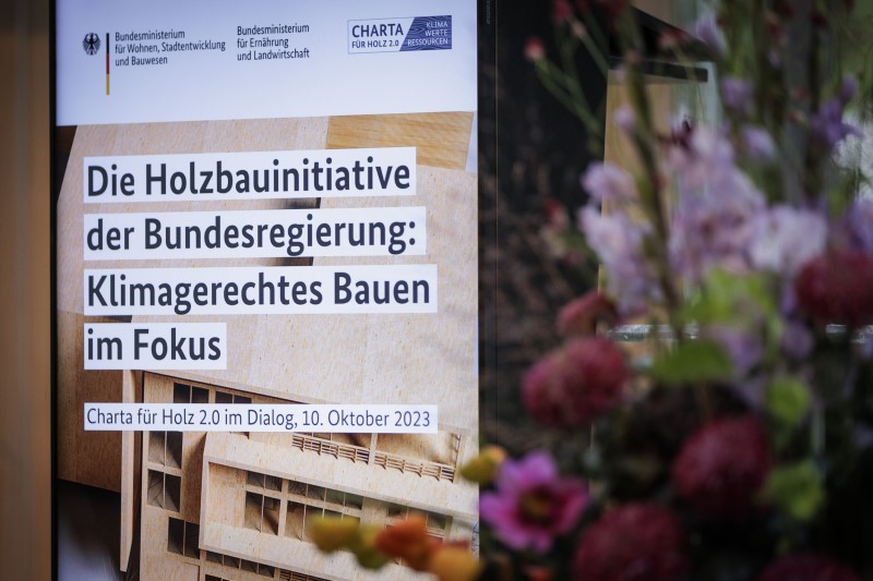 10.10.2023: Charta für Holz 2.0 im Dialog zur Holzbauinitiative der Bundesregierung. Quelle: BMEL/FNR/photothek.
