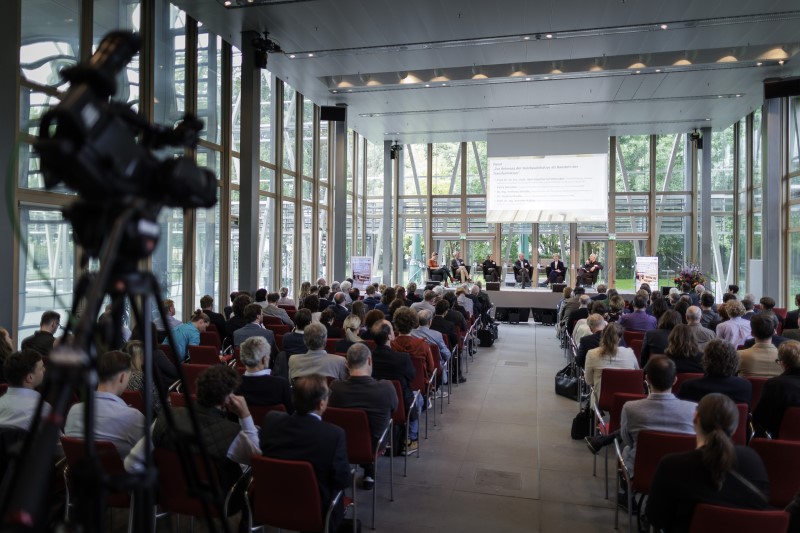 „Die Holzbauinitiative der Bundesregierung: Klimagerechtes Bauen im Fokus“, veranstaltet von BMEL und BMWSB am 10.10.2023 in Berlin und online. Quelle: BMEL/FNR/photothek.